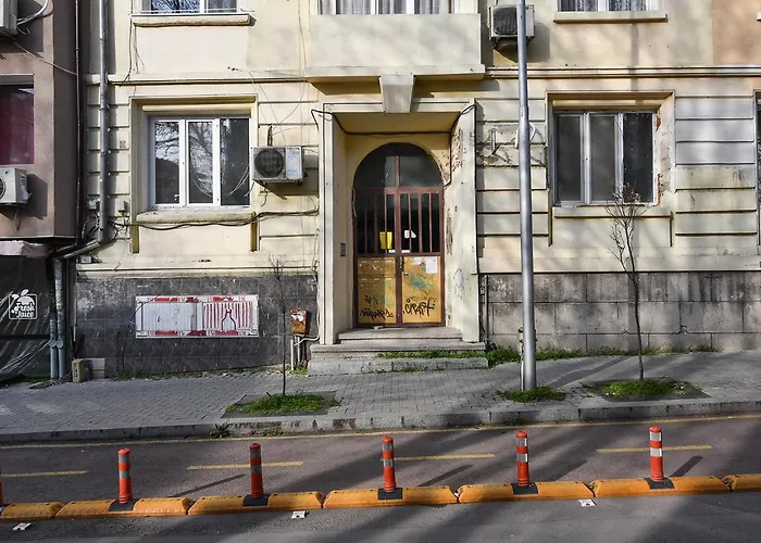 Small Studio On Budget In The Heart Of City